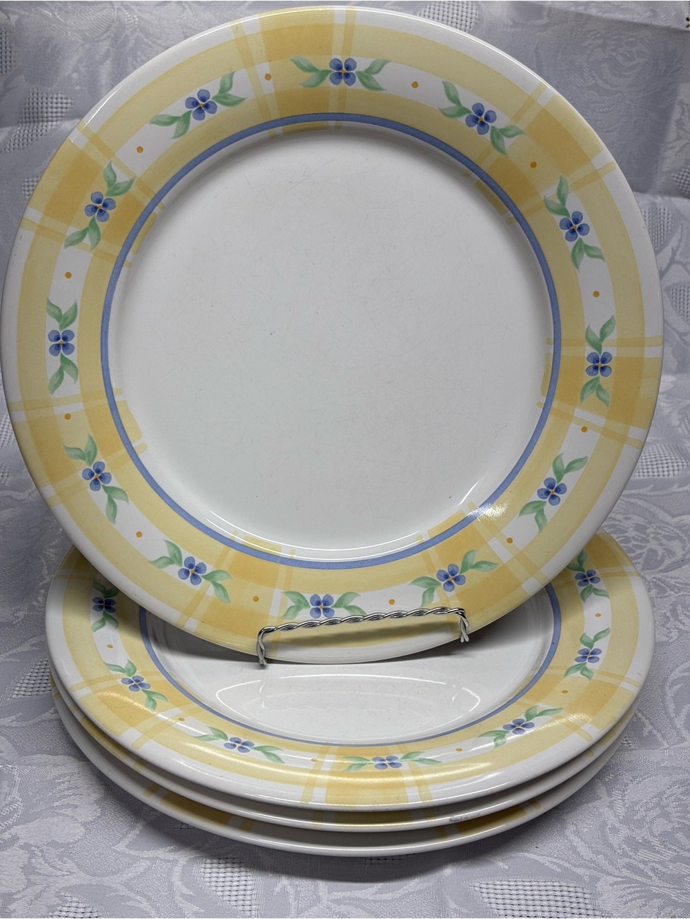 Pfaltzgraff Yellow Summer Breeze Dinner Plates with Blue Flower set of 4 - Picture 7 of 7